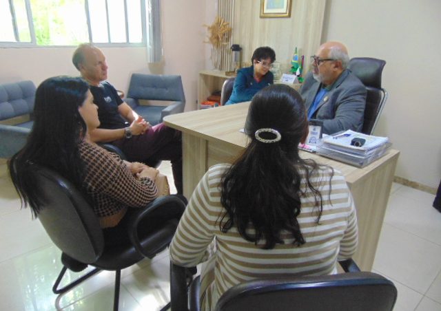Secretaria de Educação recebe visita de servidores da Prefeitura de Brumado
