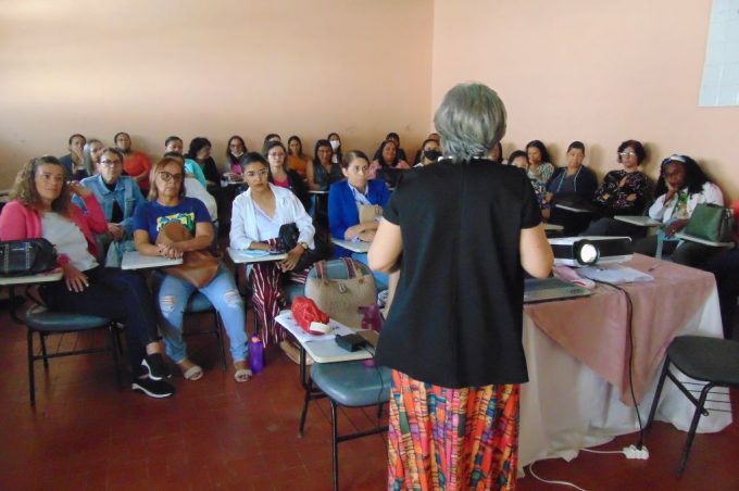 Professores das séries iniciais participam de formação do Programa Educar Pra Valer
