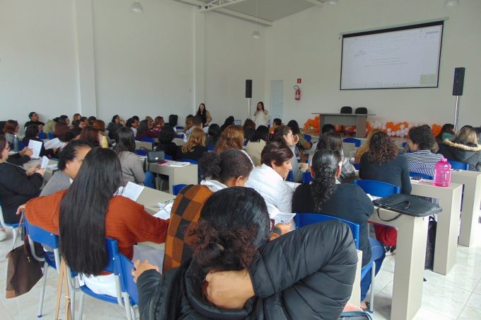 Professores da rede municipal participam de semana de treinamento no Centro de Formação Prof. Raymundo Vianna