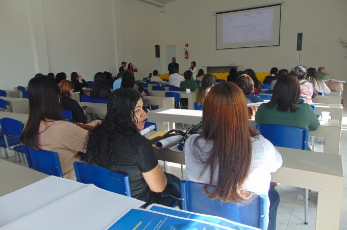 Servidores da Educação participam de aprimoramento no Centro de Formação Educacional  Raymundo Vianna 