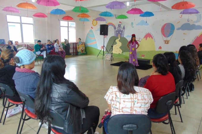 Secretaria Municipal de Educação promove formação para monitores de educação infantil sobre contação de histórias