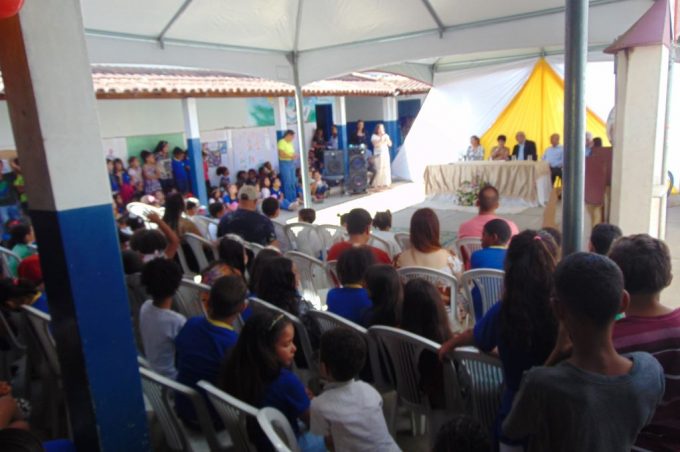 Escola Iza Medeiros lança projeto para estimular leitura entre alunos