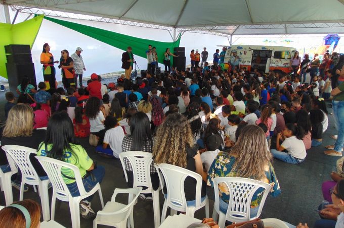 Alunos da rede municipal participam de festa promovida pela Unimed com lançamento de livro infantil