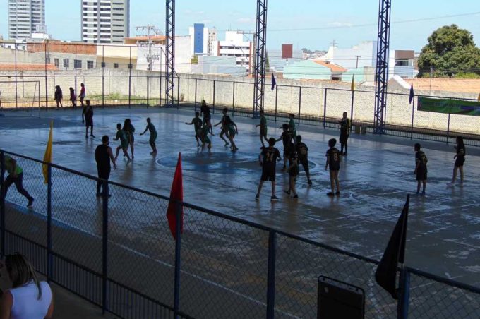 Jogos estudantis movimentam rede municipal de educação e já têm as primeiras escolas finalistas