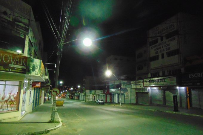 Prefeitura coloca nova iluminação na avenida Regis Pacheco