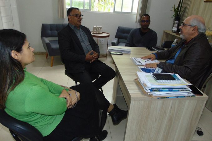 Smed e vereador Adinilson dialogam sobre demandas em escolas da zona rural
