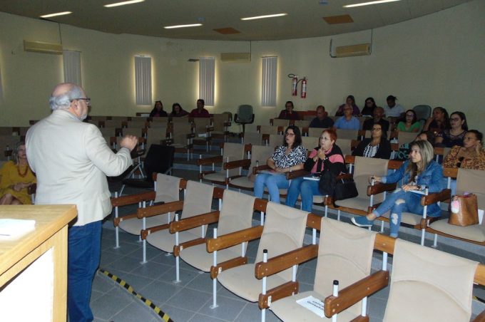 Equipe de monitoramento e avaliação do Plano Municipal de Educação realiza encontro para validar ações