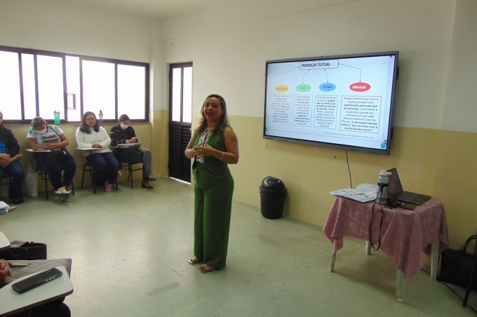 Smed promove formação do Educar pra Valer com professores dos anos iniciais