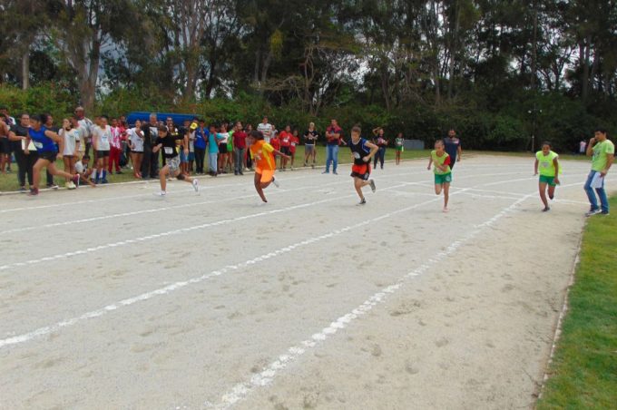 Jogos Estudantis definem finalistas nas competições de atletismo