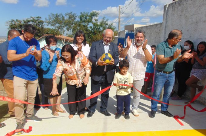 Governo Municipal agradece à Alimentos Tia Sônia por quadra esportiva na Escola Zica Pedral