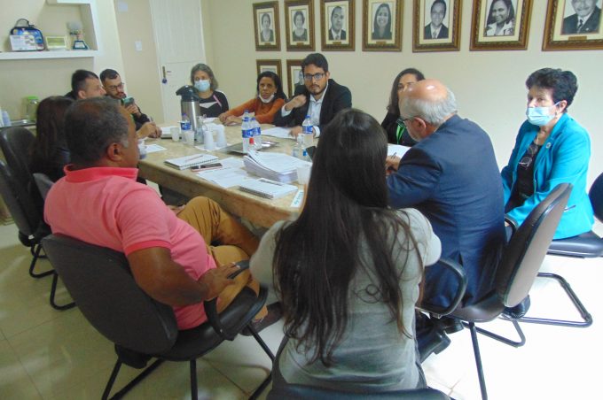 Secretário Municipal de Educação recebe representantes do Simmp e mantém diálogo aberto com professores