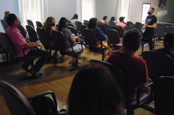 Professores do Programa Acelera Conquista da rede municipal recebem nova capacitação