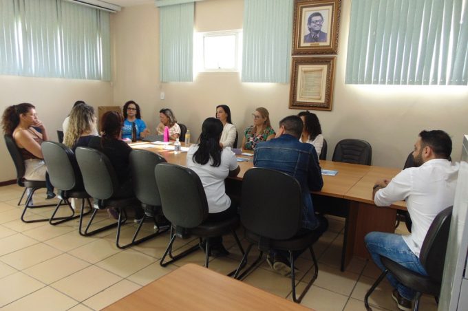 Vitória da Conquista apresenta experiência do Programa Busca Ativa para comitiva do Distrito Federal