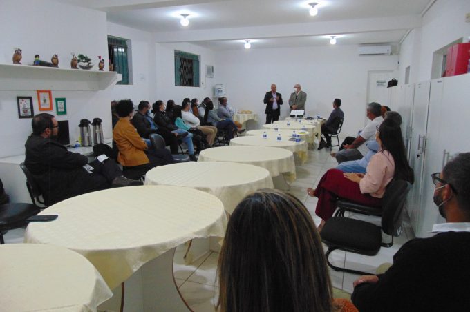 Prefeito em exercício Luís Carlos Dudé visita Secretaria Municipal de Educação e parabeniza o trabalho da equipe