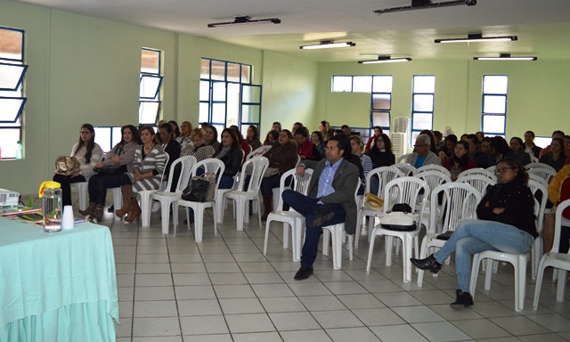 Secretaria Municipal de Educação lança projeto Aprova Brasil