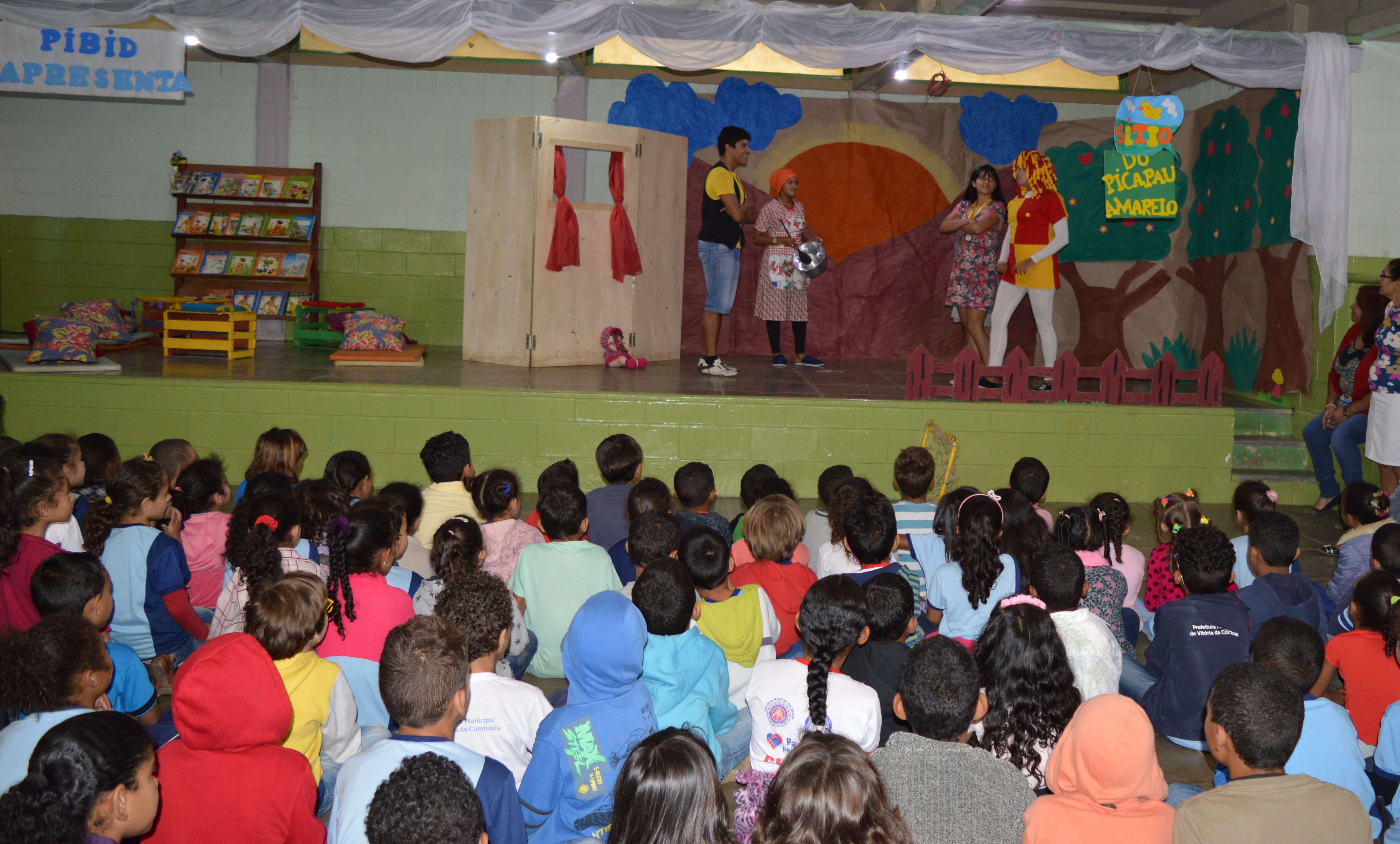 Alunos da Escola Municipal Paulo Freire viajam pelo mundo da leitura