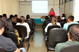 Profissionais de saúde participam de treinamento sobre coleta de material em casos suspeitos de H1N1