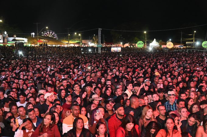 Arraiá da Conquista 2026: Ito Moreno, Renyvia e Priscila Senna animam palco principal na segunda noite de festa