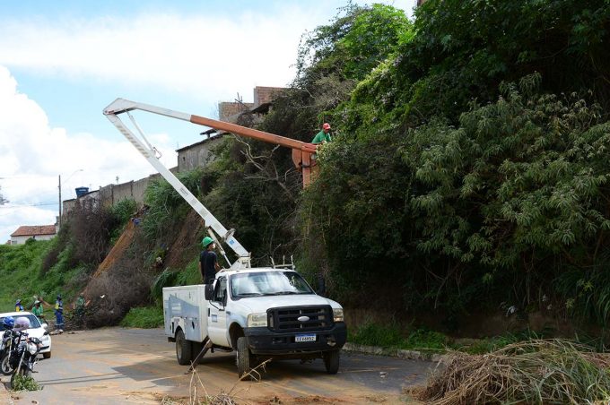 Secretarias municipais e Defesa Civil mantêm trabalho em áreas da cidade afetadas pelas chuvas