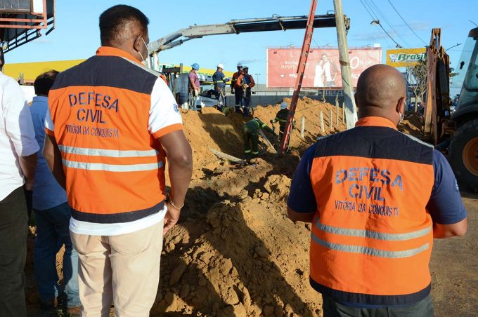 Prefeitura presta apoio no resgate dos trabalhadores soterrados em obra particular na Juracy Magalhães