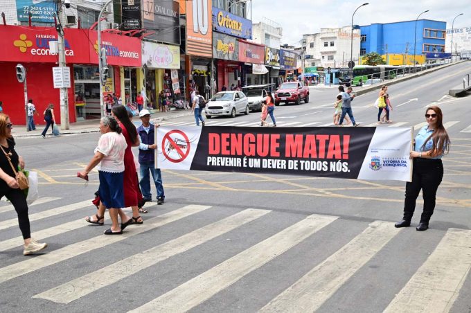 Agentes de endemias mobilizam população em três pontos da cidade no Dia D de combate ao mosquito Aedes aegypti