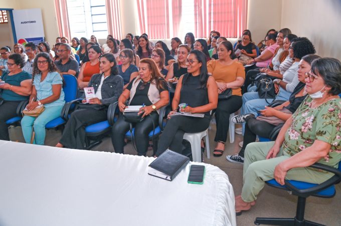 Secretaria Municipal de Educação apresenta projeto de Diário Digital aos diretores e secretários escolares