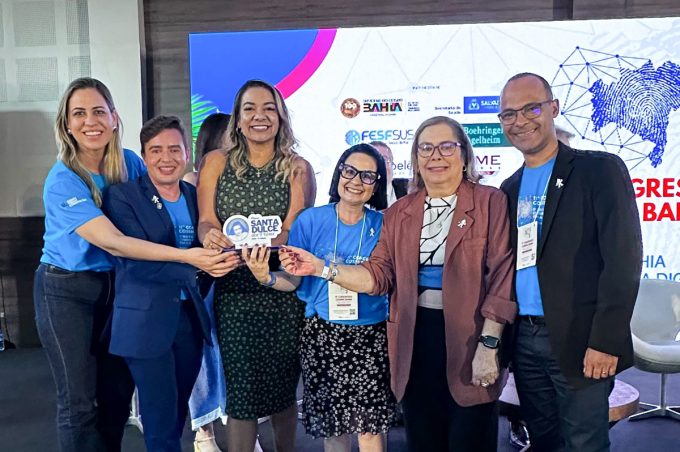 Vitória da Conquista recebe prêmio Santa Dulce por inovação na saúde pública com a implementação da Lei de Escuta Protegida