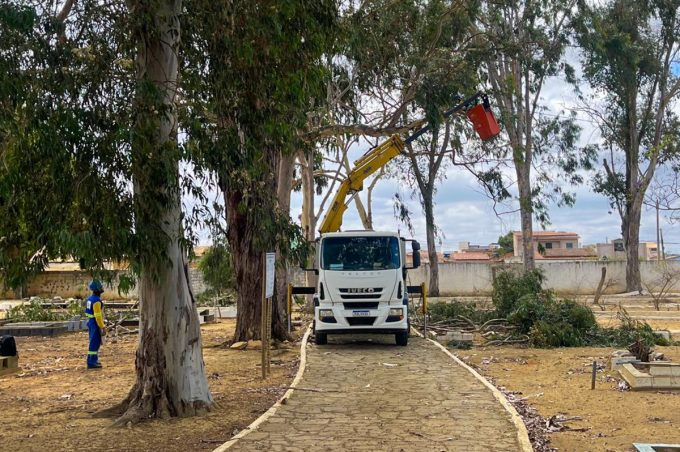 Sesep intensifica limpeza dos cemitérios e canais pluviais em preparação para o Dia de Finados e período de chuvas