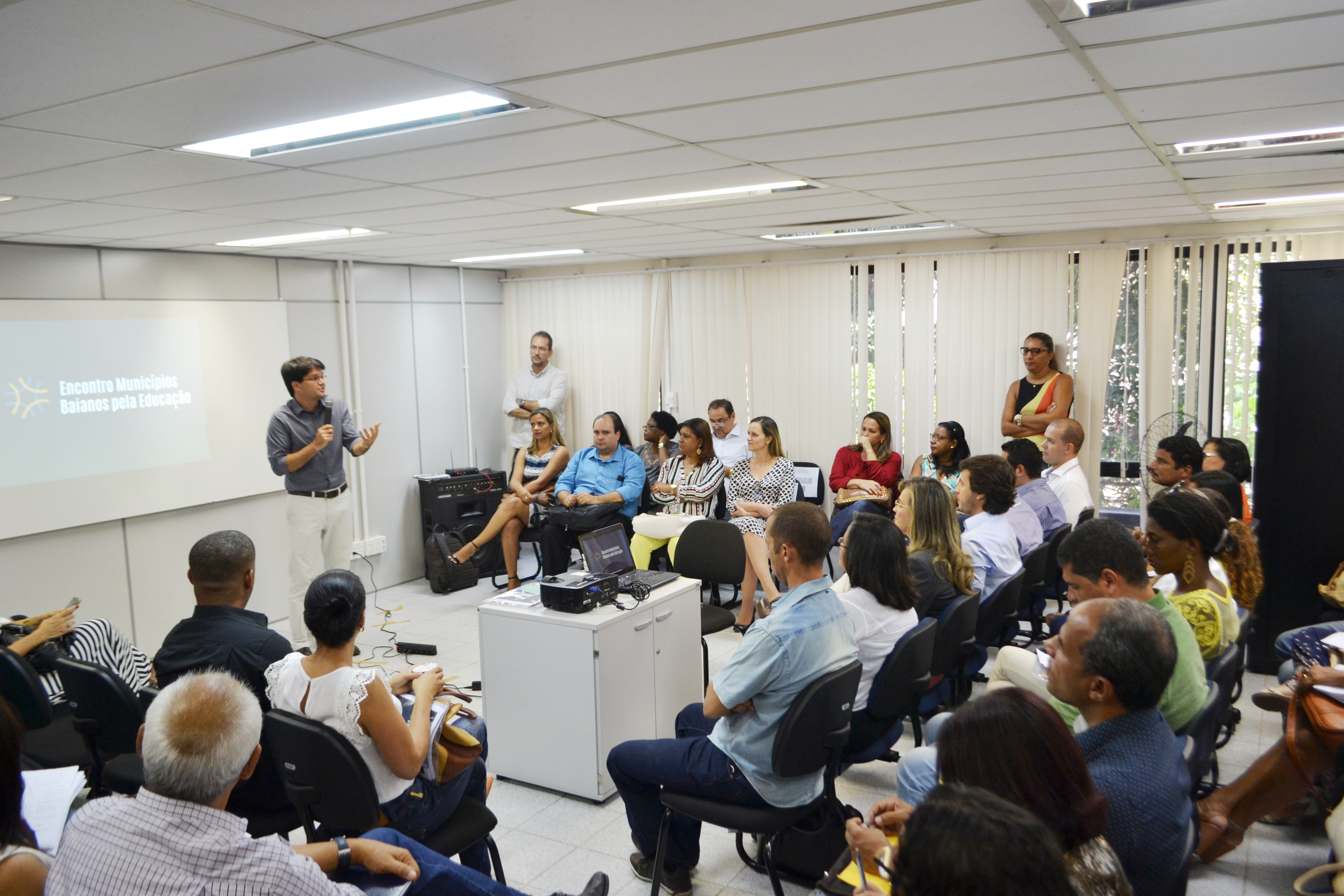 Vitória da Conquista participa do Encontro dos Municípios Baianos pela Educação