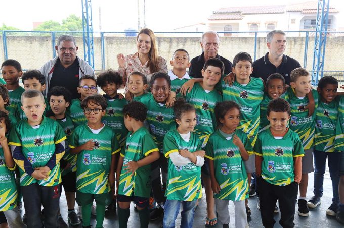 Governo e Escolinha Municipal de Futsal recepcionam campeões da DS Academy