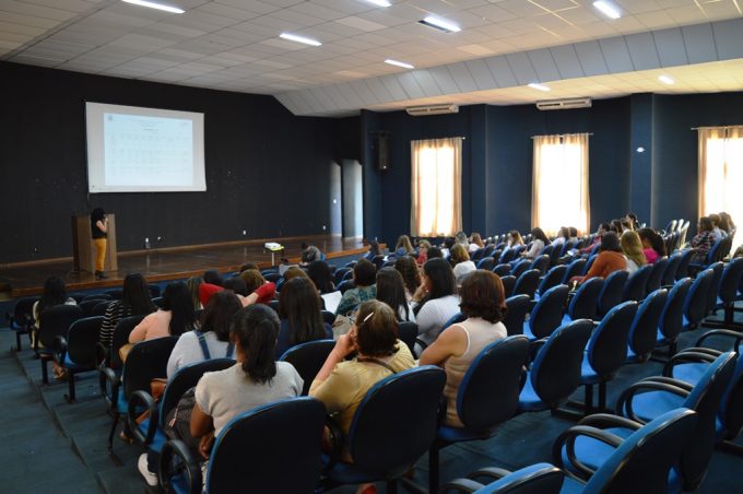 Rede Municipal de Ensino escolhe livros didáticos para 2019