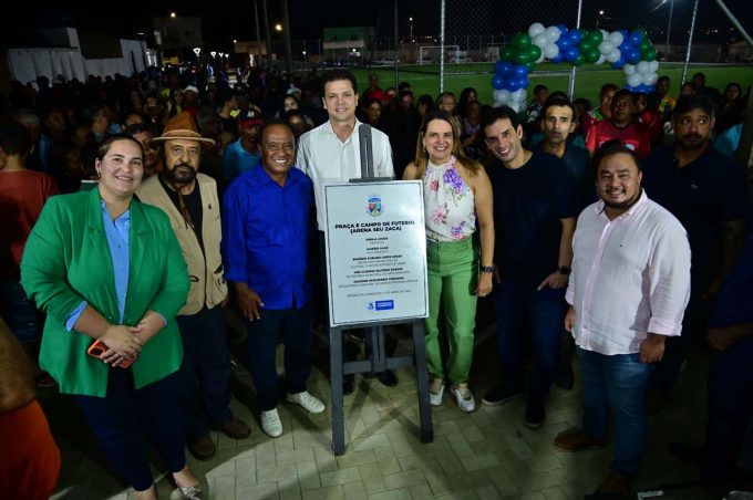 Prefeitura entrega Arena Seu Zaca com gramado sintético para os moradores do bairro Campinhos