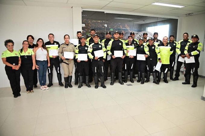 Semob encerra curso de capacitação para agentes de Trânsito e de Segurança com entrega de certificados