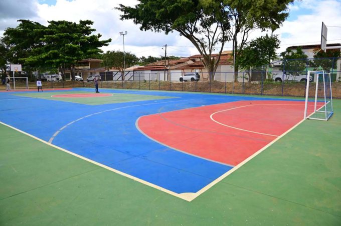 População da Zona Oeste recebe quadra poliesportiva construída na Urbis IV