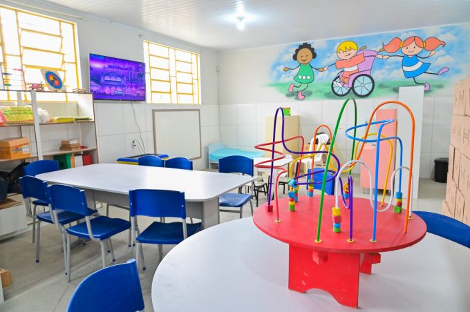 Comunidade da Urbis VI comemora entrega da Escola Helena Cristália após ampla revitalização e entrega de kits didáticos