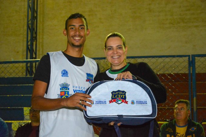 Prefeita Sheila Lemos confirma apoio à seleção de Vitória da Conquista no Campeonato Intermunicipal de Futebol