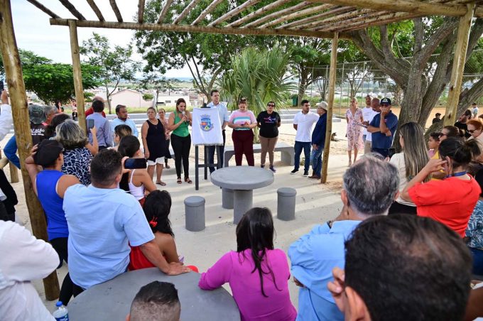 Acelera Conquista: Prefeitura entrega duas praças no Bruno Bacelar e amplia espaços de convivência no município