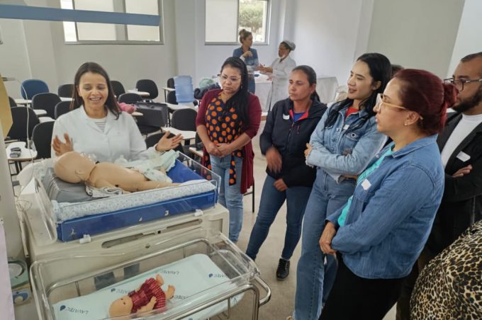 Novos técnicos em Enfermagem do bloco neonatal do Esaú Matos passam por qualificação para integrar equipe
