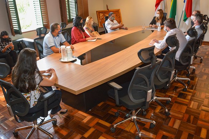 Governo Municipal dialoga com representantes da LCDT