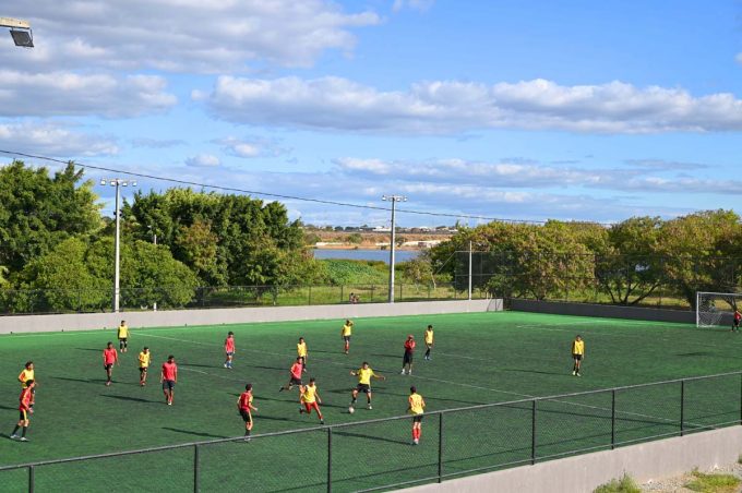 Parque Esportivo Lagoa das Bateias recebe esportistas, estudantes e diversos grupos para atividades físicas e socialização