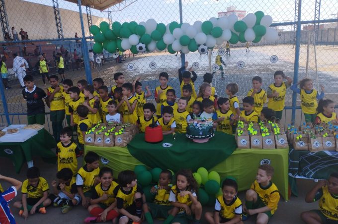 Coordenação de Esporte encerra ano letivo do projeto Escolinha de Futsal do Estádio Municipal Edvaldo Flores