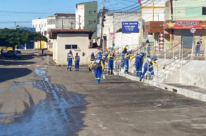 Coordenações de Limpeza Pública e Serviços Básicos da Sesep realizam mutirão de limpeza na feira da Ceasa e no entorno
