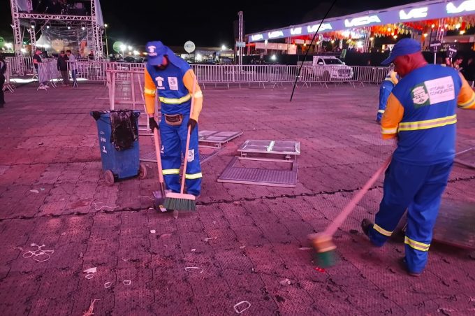 Arraiá da Conquista: equipes de limpeza atuam durante e após a festa para manter Parque de Exposições organizado
