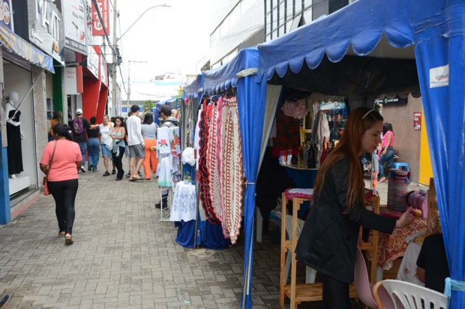 Com diversos produtos do artesanato local, Feira de Economia Solidária segue na Travessa Lauro de Freitas até sábado
