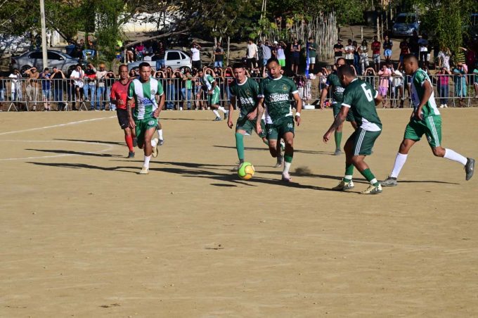 Governo Municipal prestigia final de torneio de futebol e visita quadra de esportes em Cabeceira do Jiboia
