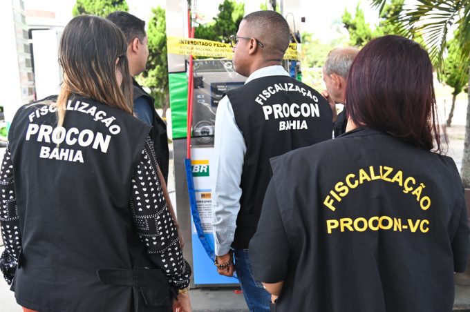 Procon e ANP interditam três bicos de GNV por pressão irregular em posto de combustível de Vitória da Conquista