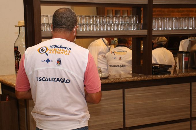 Saúde mantém fiscalização do cumprimento das medidas sanitárias em bares e restaurantes