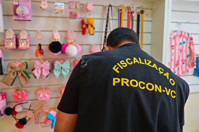 Procon fiscaliza lojas de artigos infantis para compras seguras no Dia das Crianças
