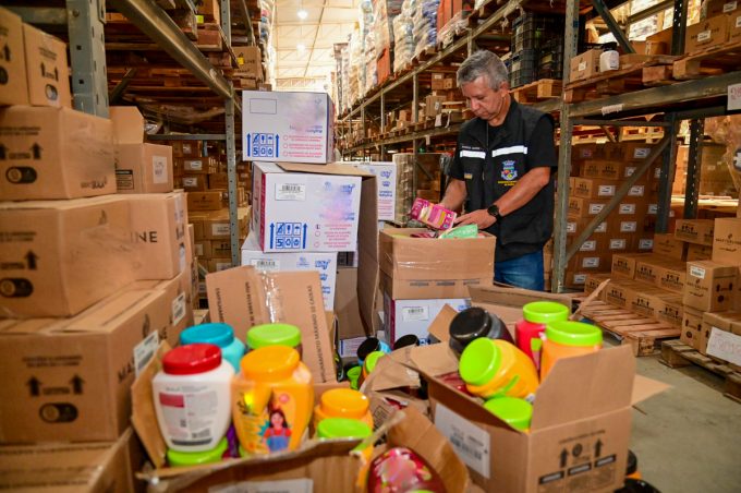 Vigilância Sanitária Municipal notifica distribuidora por irregularidades em galpão