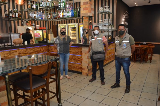 Prefeitura continua inspeção em bares e restaurantes durante os dias de restrição a locomoção noturna